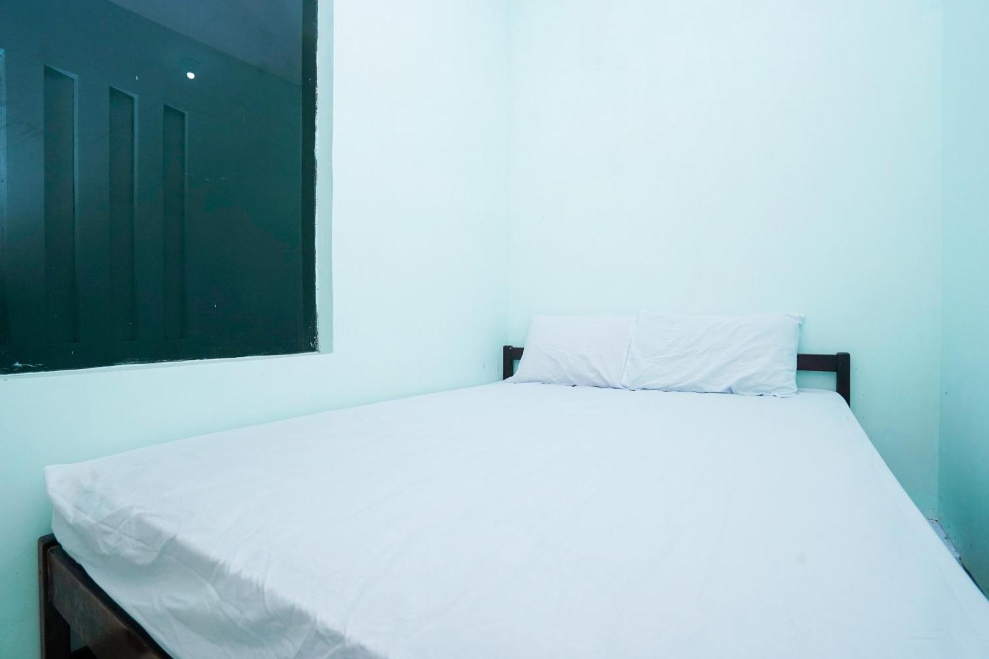 Oyo Life 2309 Kost Si Mbok Vivi Hotel Surabaya Exterior photo